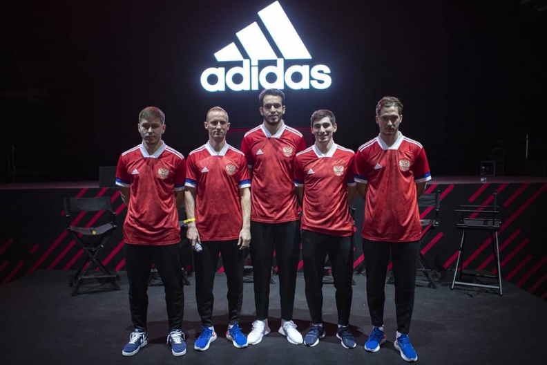 В чем особенность футбольной формы adidas