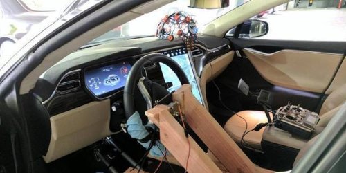 Энтузиасты оснастили автомобиль Tesla самодельной системой мыслеуправления