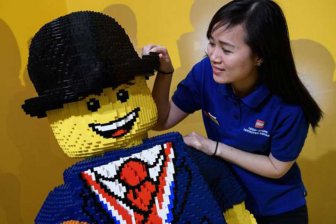 В Лондоне открылся крупнейший в мире магазин Lego