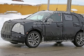 Компактный кроссовер Cadillac XT3 выехал на тесты