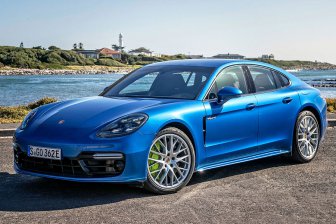 Porsche покажет мощную Panamera E-Hybrid в марте