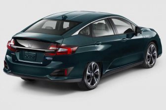 Семейство Honda Clarity пополнится гибридной и электрической версией