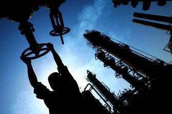 Прогноз: Нефть продолжит колебания в диапазоне в 40-50 долларов