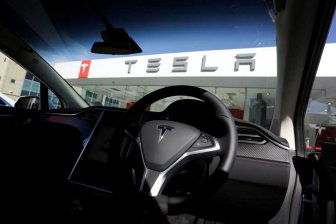 Tesla создаст собственный музыкальный сервис, заменив им радио в авто