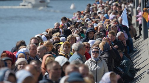 Очередь к мощам Николая Чудотворца в Санкт-Петербурге онлайн сегодня, 26.07.2017