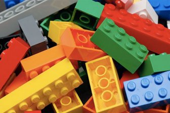 Ученые рассказали, может ли розовый LEGO помешать развитию девочек