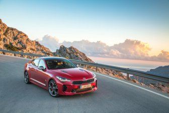 KIA Stinger включен в список автомобилей с лучшими двигателями Wards Best engines