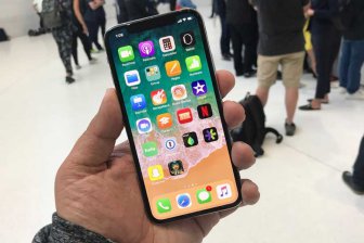 Apple уменьшит "монобровь" наследника iPhone X