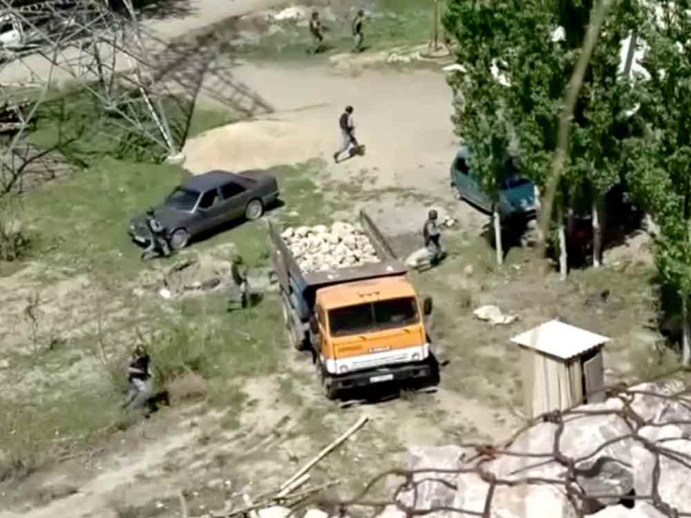 Погранслужба Киргизии обвинила Таджикистан с обстреле жилых домов