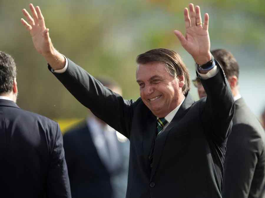 Президенту страны Бразилии в Нью-Йорке довелось кушать на улице по причине неимения прививки